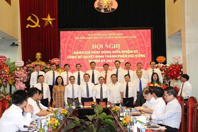 Đưa hoạt động khoa học của các cơ quan Đảng Trung ương ngày càng đi vào chiều sâu