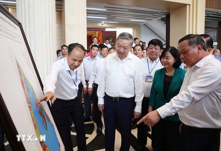 Tổng Bí thư Tô Lâm: Phải chuyển từ tư duy hành chính sang tư duy phục vụ